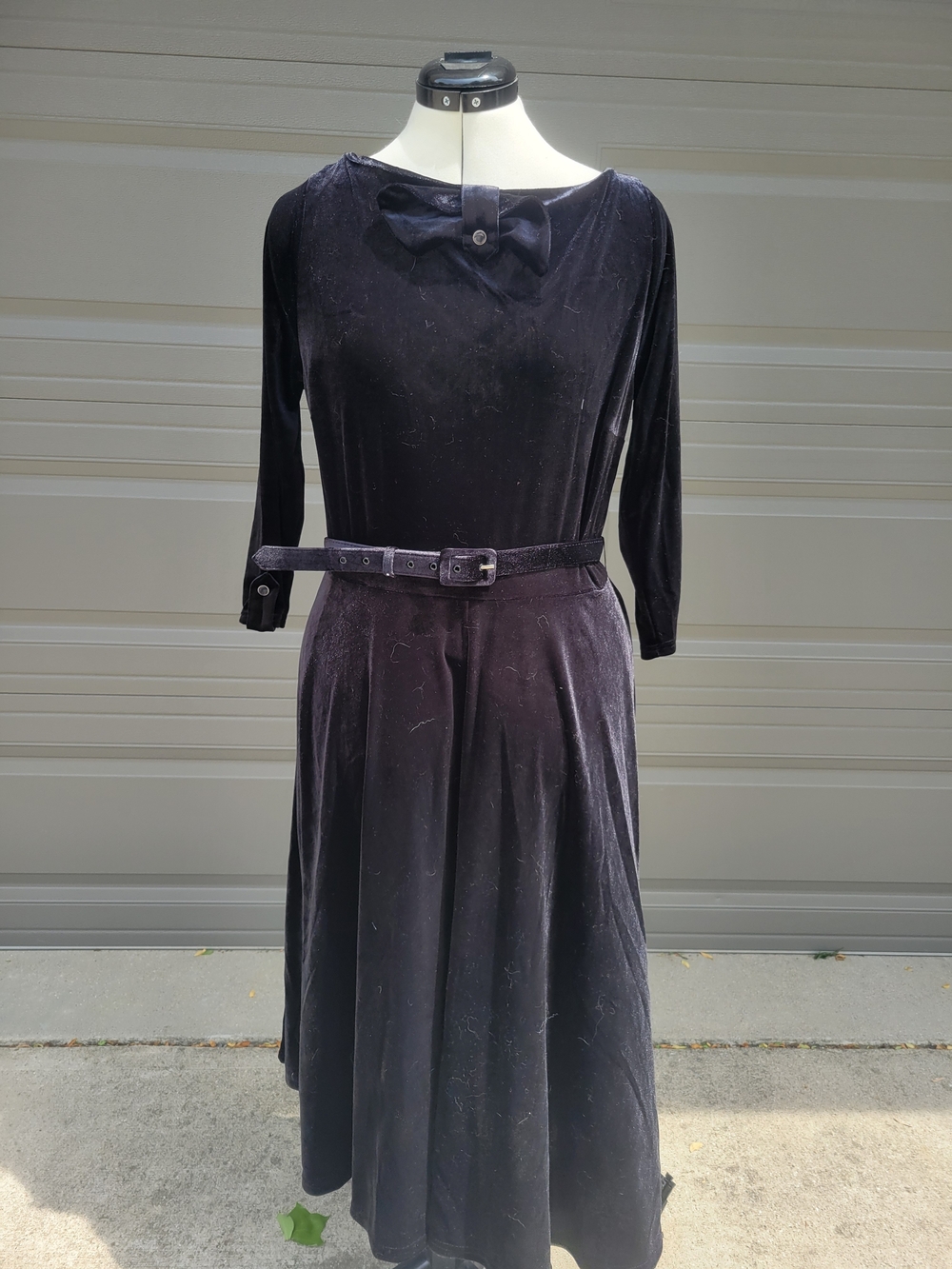 Unique Vintage Black Velvet Long-Sleeve Midi Dress with Bow & Belt
